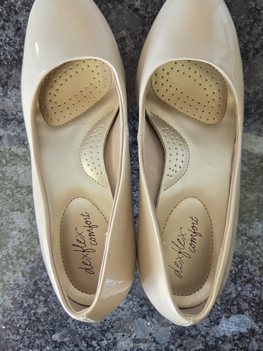 Dexflex Comfort Nude Beige Patent Mid-Heel Pumps 7Wide - Picture 14 of 16